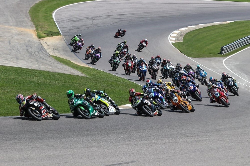 MotoAmerica Supersport racers