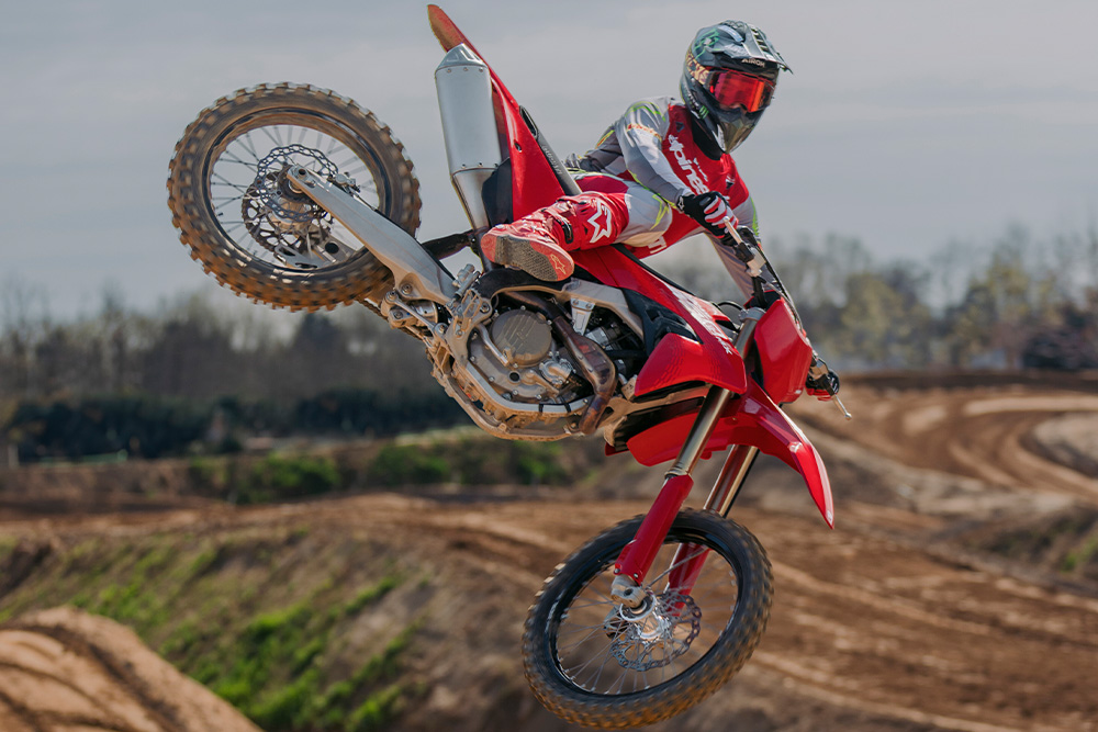 2026-ducati-desmo-450-mx-first-look-cycle-news
