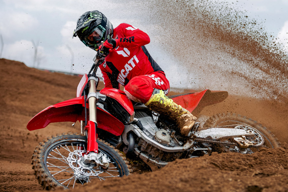 2026-ducati-desmo-450-mx-first-look-cycle-news