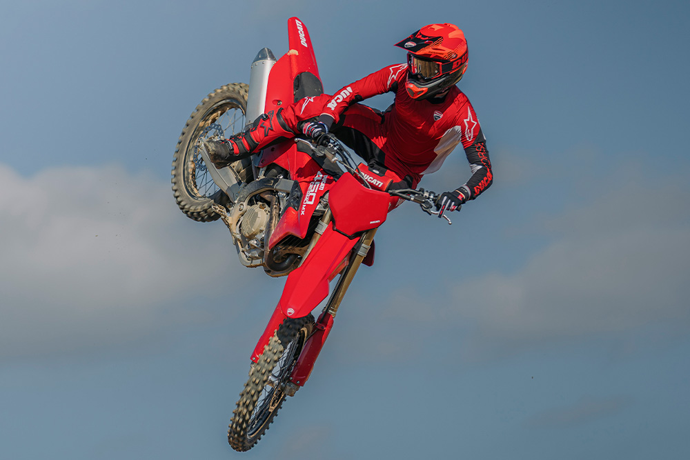 2026-ducati-desmo-450-mx-first-look-cycle-news