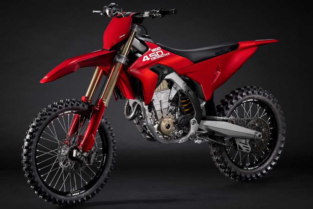 2026-ducati-desmo-450-mx-first-look-cycle-news