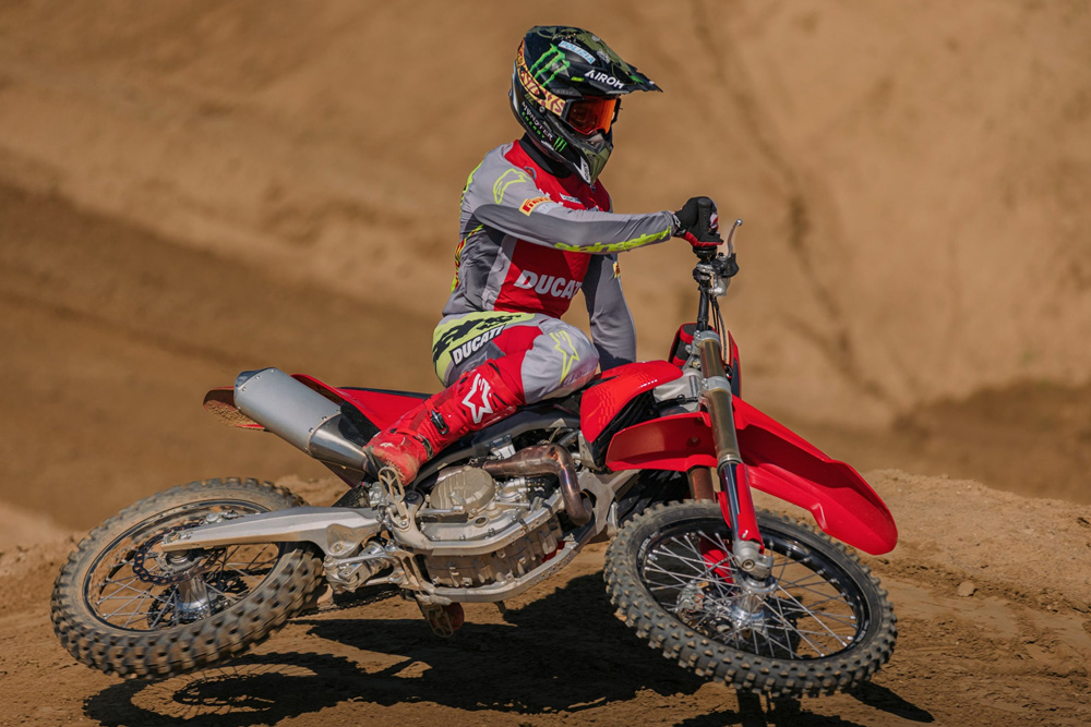 2026-ducati-desmo-450-mx-first-look-cycle-news