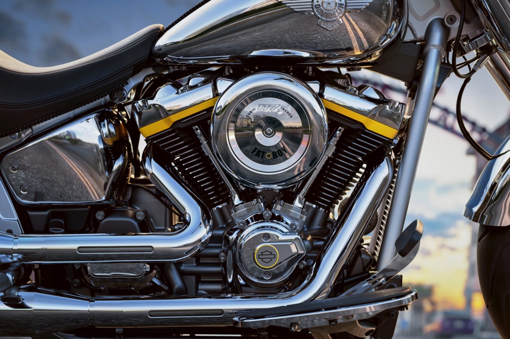 2025 Harley-Davidson Fat Boy Gray Ghost exhaust
