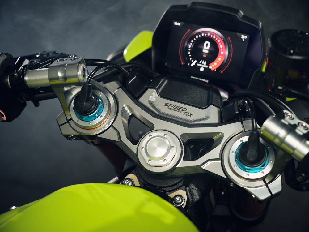 2025 Triumph Speed Triple 1200 RX cockpit