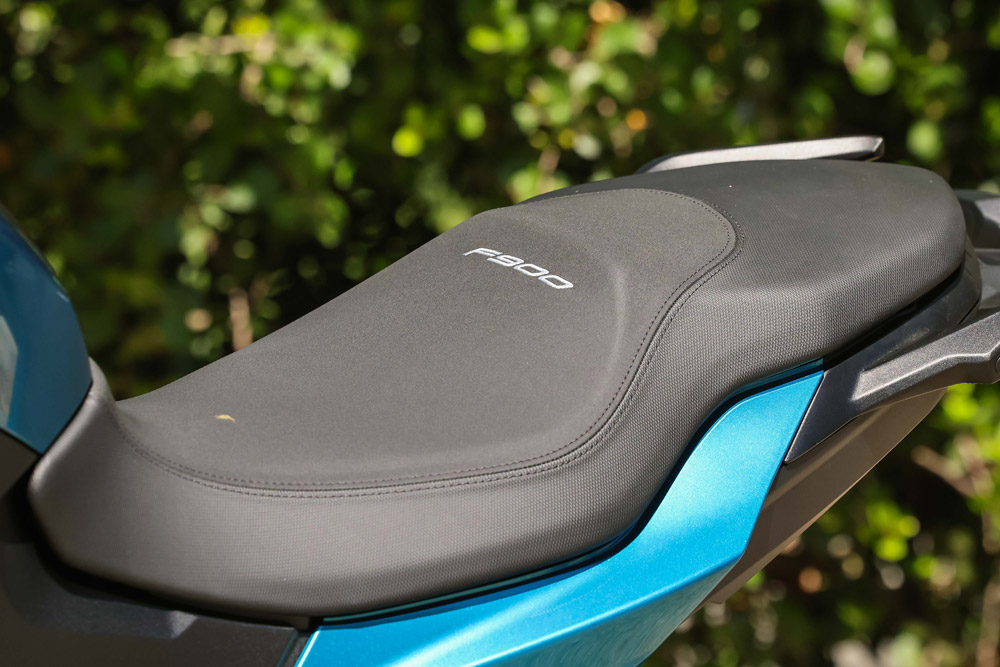 2025 BMW F 900 R seat