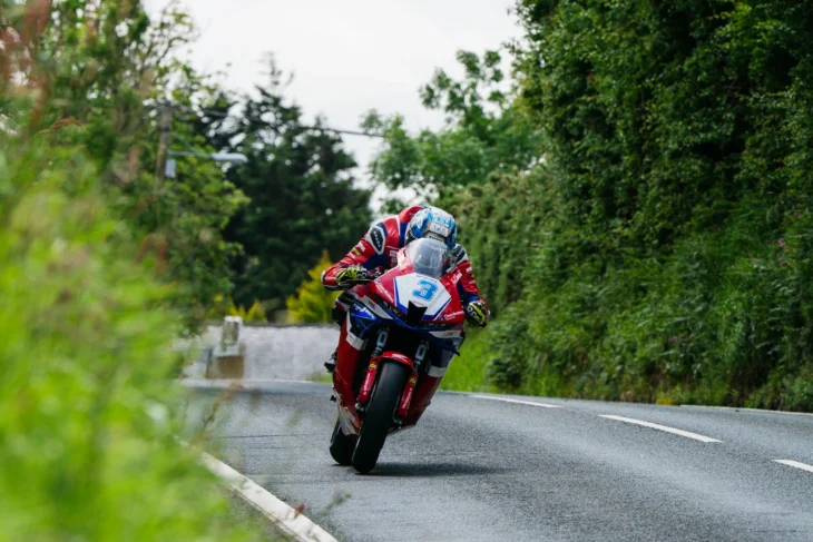 Débardeur Isle Of Man TT - Logo Triskel Course Routière Rouge - Pour Fans De Moto, Sport Automobile, Look Décontracté