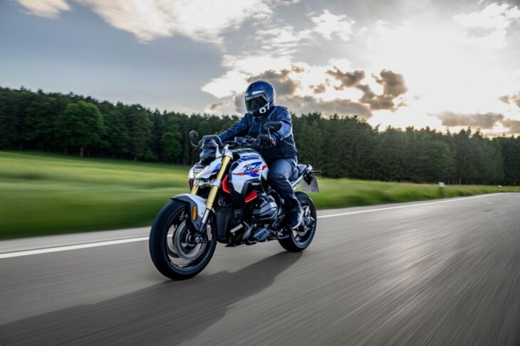 2026 BMW R 1300 R