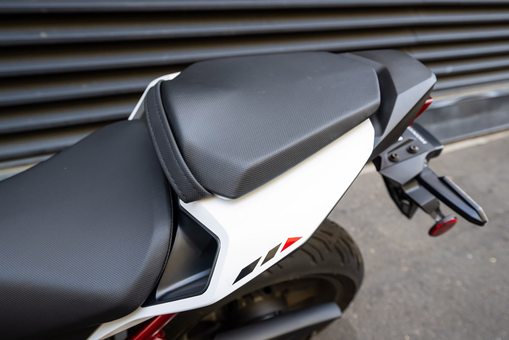 2025 Honda CB750 Hornet seat