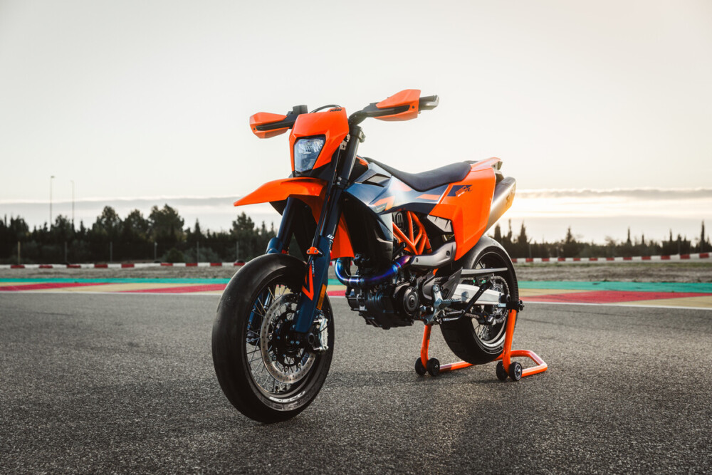 New 2026 KTM 690 Enduro R 690 SMC R Specs Cycle News