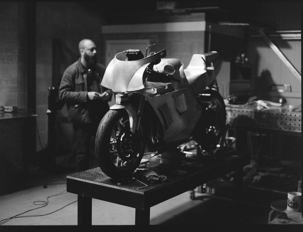 Marc Bell in workshop with Haxch Moto Yamaha XZR900