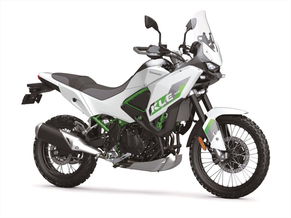 2026 Kawasaki KLE 500 ABS Pearl Blizzard White, Metallic Bluish Green