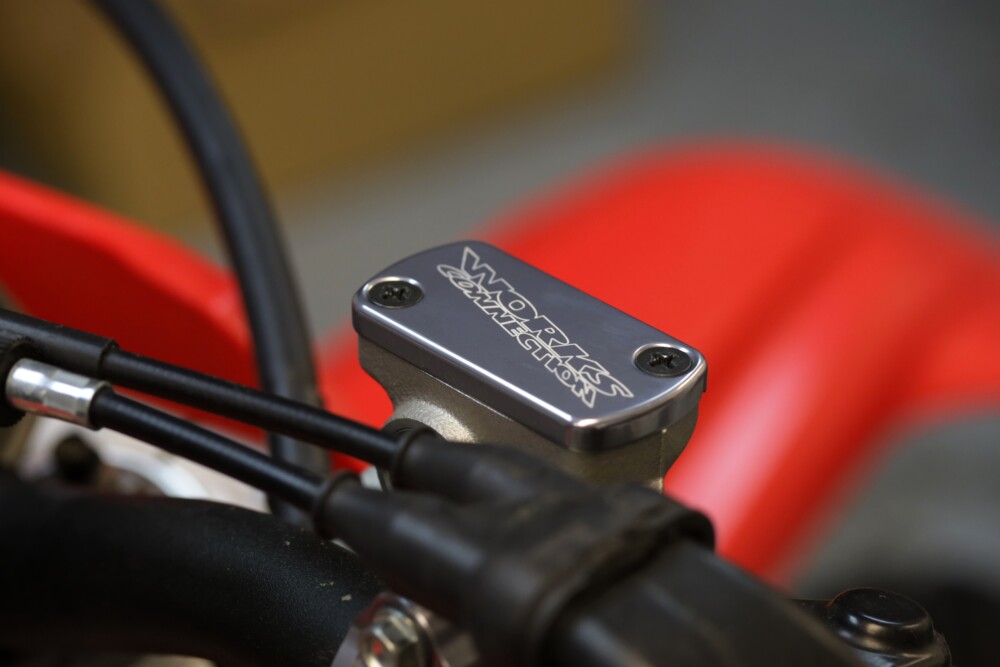 アクセサリー CAREERING SEQUEL COLOUR 701N (YW) Works Connection New Grey Colorway for Hard Parts - Cycle News