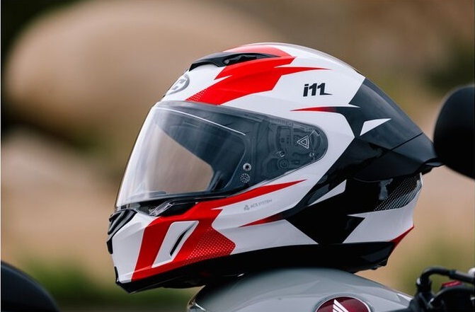HJC i11 Helmet side view