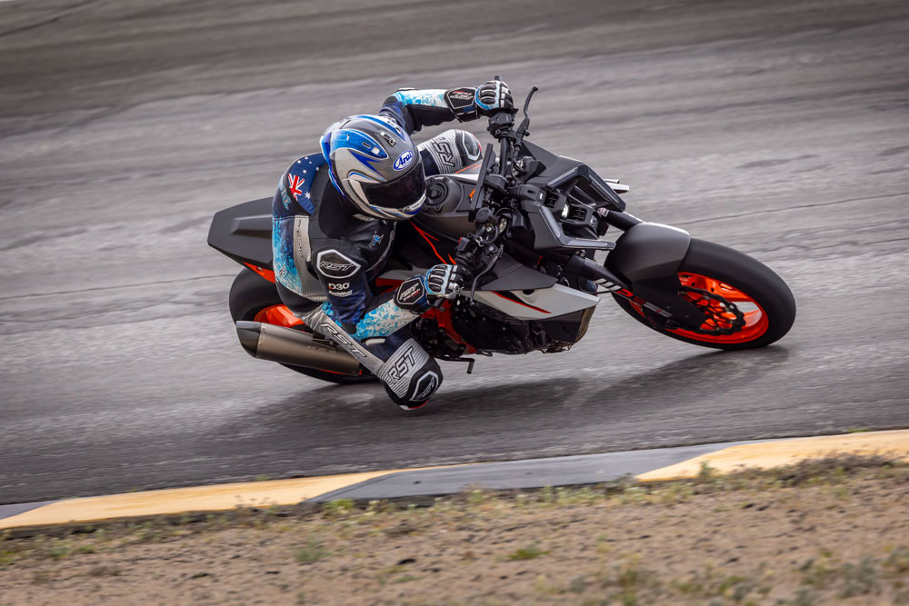 2026 KTM 990 Duke R on racetrack 2026 KTM 990 Duke R on racetrack
