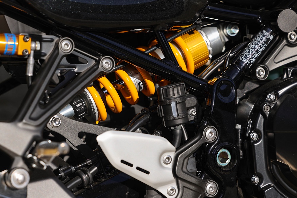 2026 Kawasaki Z900RS SE ABS shock