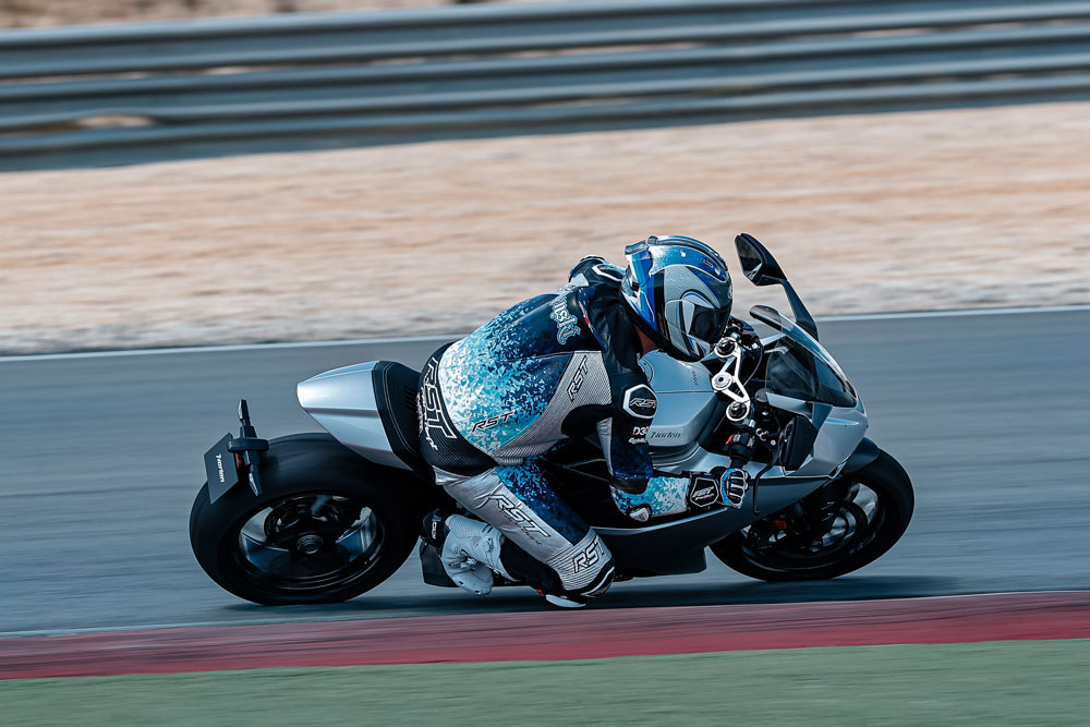 2026 Norton Manx R on racetrack 2026 Norton Manx R on racetrack