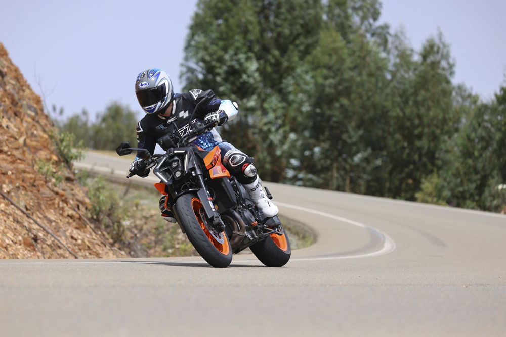Metzeler Sportec 01 on-road test