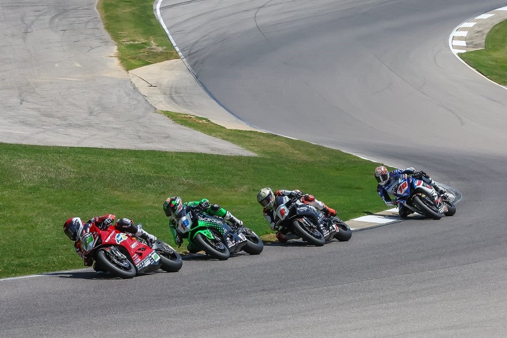 MotoAmerica Supersport race