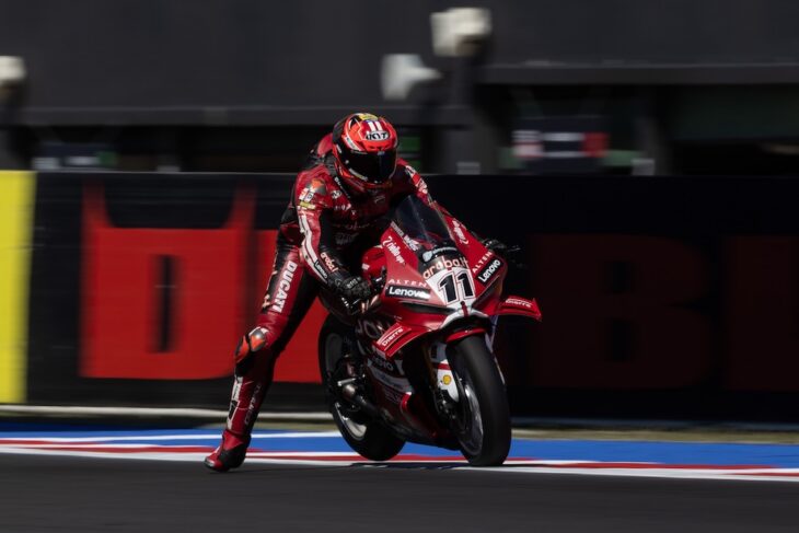 caused both riders to exit the race, leaving a clear leading three to fight for the final podium places.