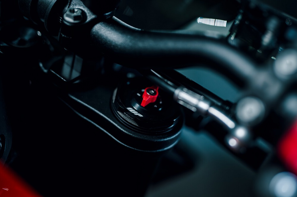 2027 KTM 790 Duke suspension adjuster