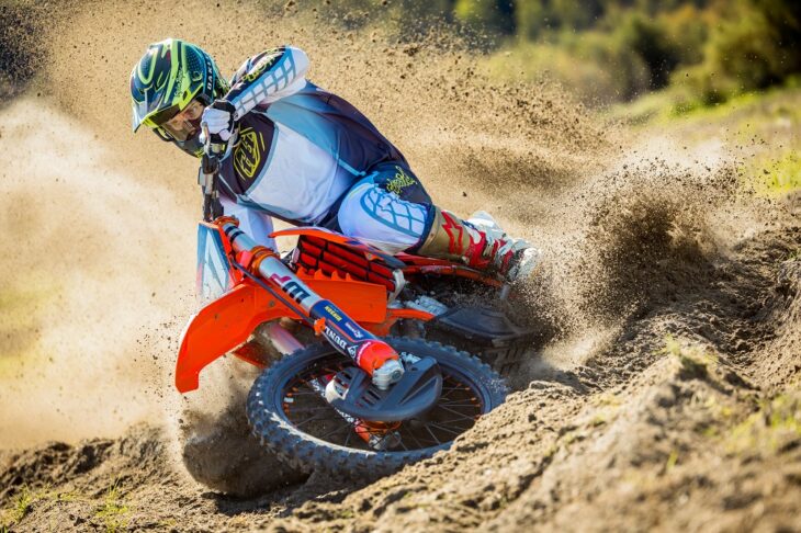 Troy Lee Designs SE5 Polycarbonate Helmet action (2)