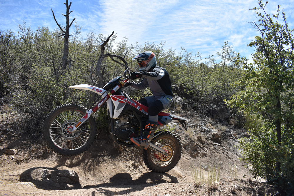 2025 Fantic XEF250 TL wheelie 2025 Fantic XEF250 TL wheelie