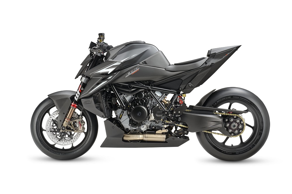 2026 KTM 1390 SUPER DUKE RR TRACK studio