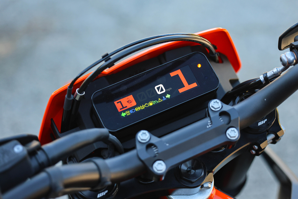 2026 KTM 690 SMC R dash 2026 KTM 690 SMC R dash
