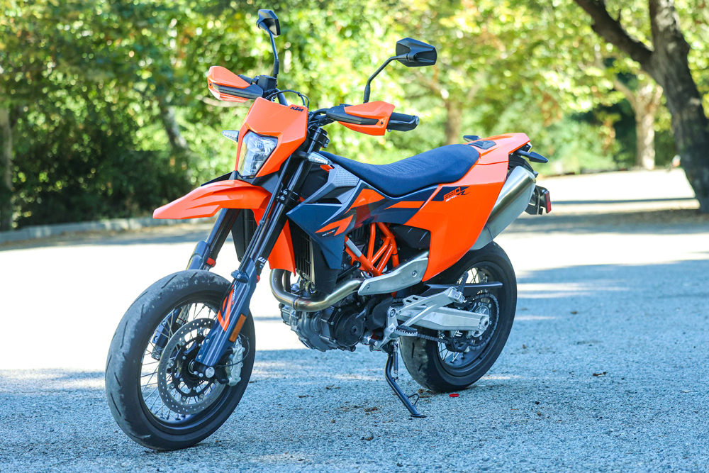 2026 KTM 690 SMC R left 2026 KTM 690 SMC R left