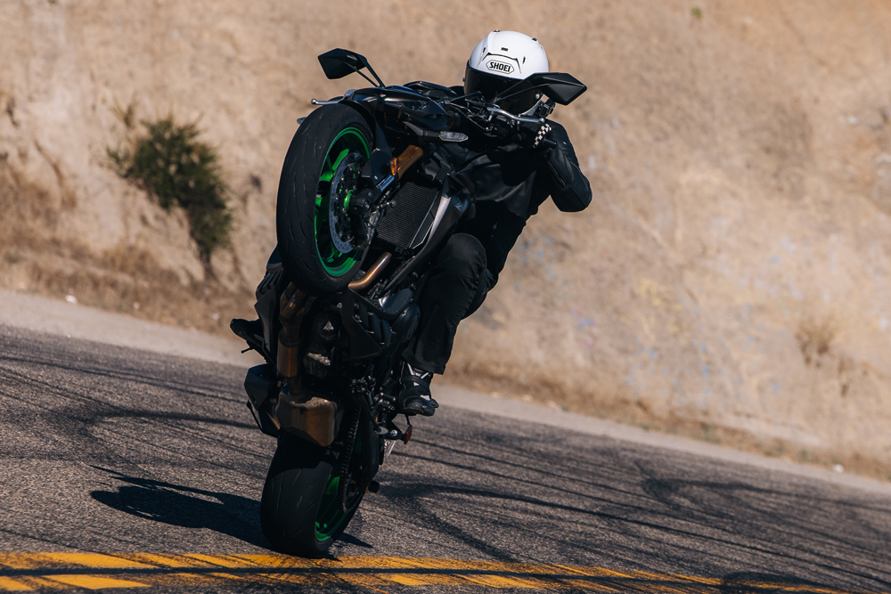 2026 Kawasaki Z1100 SE ABS wheelie 2026 Kawasaki Z1100 SE ABS wheelie