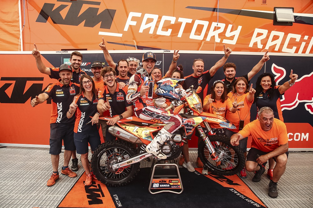 Josep Garcia and team at 2026 EnduroGP of France