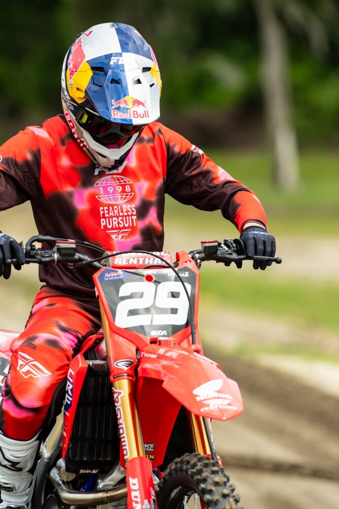 Kinetic Blur-Chance Hymas-FLY Racing 2027-010