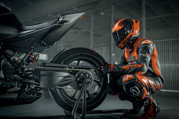 Regina Catene Calibrate and KTM 1390 Super Duke RR Track (6)