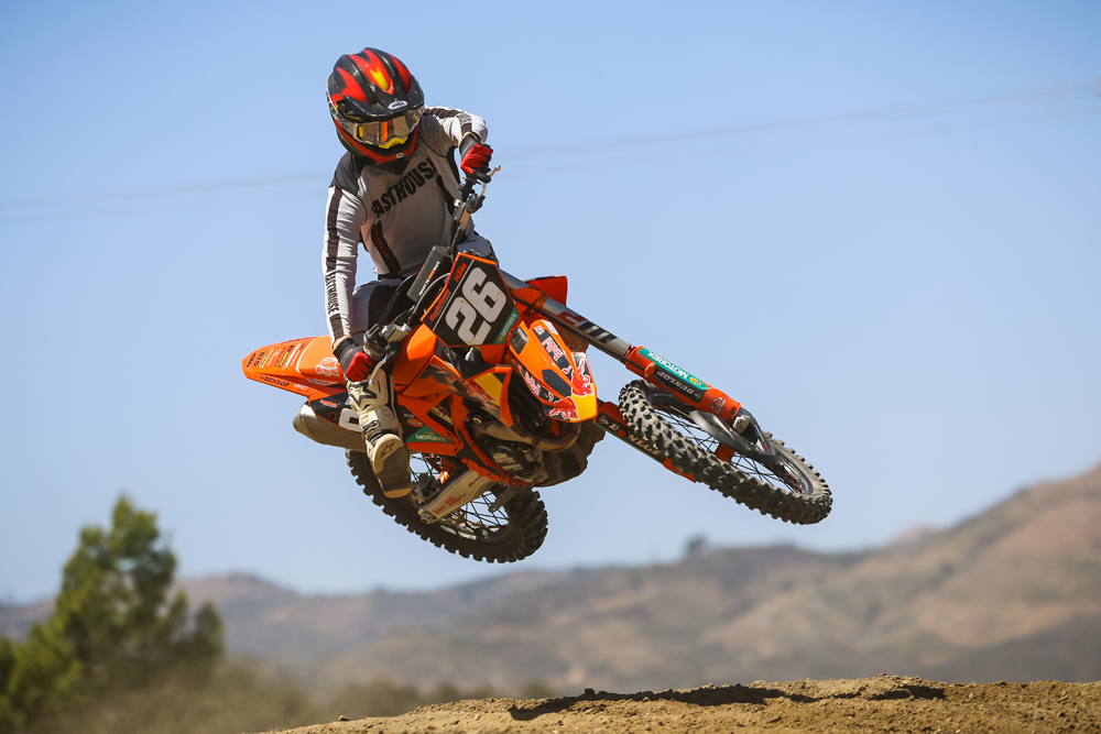 2026 KTM 250 SX-F Factory Edition jumping 2026 KTM 250 SX-F Factory Edition jumping