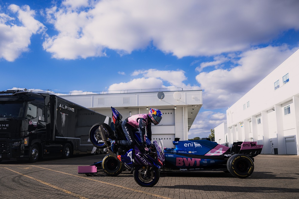 Prima Pramac Yamaha MotoGP Visits Alpine F1 Team Headquarters