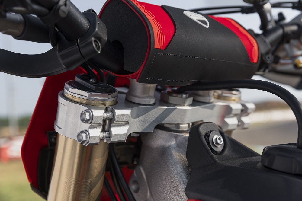2027 Ducati Desmo450 SM fork adjuster