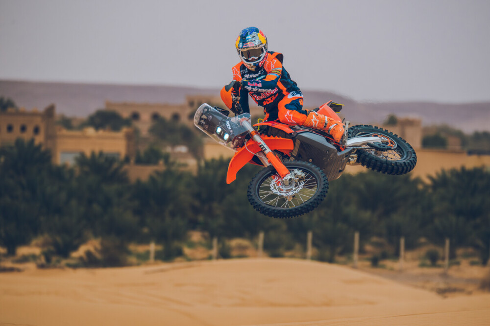 2027 KTM 450 RALLY REPLICA LUCIANO BENAVIDES jump 2027 KTM 450 RALLY REPLICA LUCIANO BENAVIDES jump