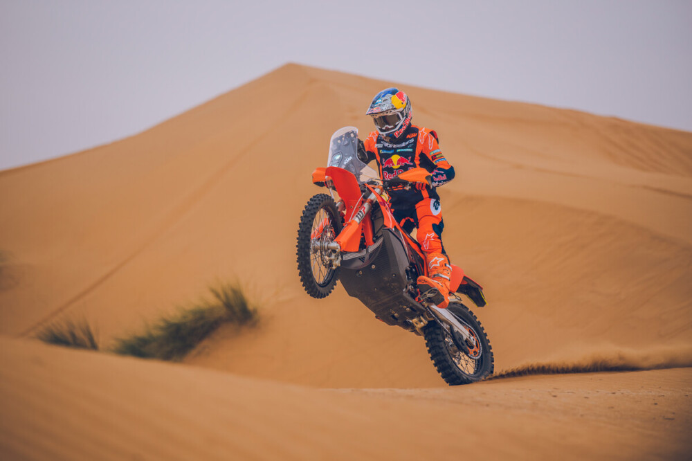 2027 KTM 450 RALLY REPLICA LUCIANO BENAVIDES wheelie 2027 KTM 450 RALLY REPLICA LUCIANO BENAVIDES wheelie