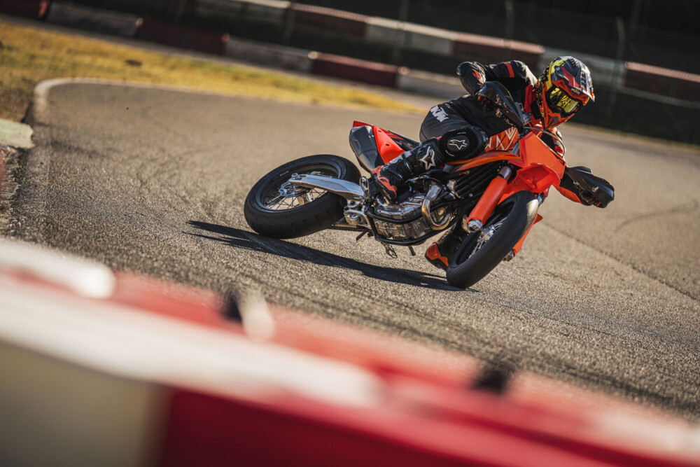 2027 KTM 450 SMR on track