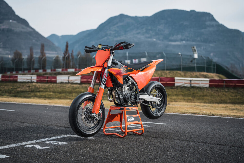 2027 KTM 450 SMR static