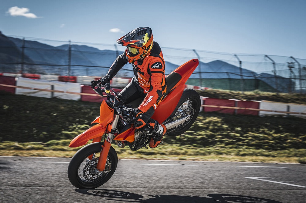 2027 KTM 450 SMR stoppie