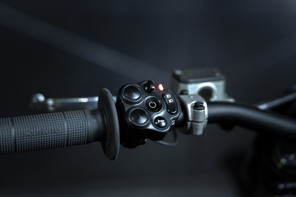 Stark Varg SM Sköll handlebar controls