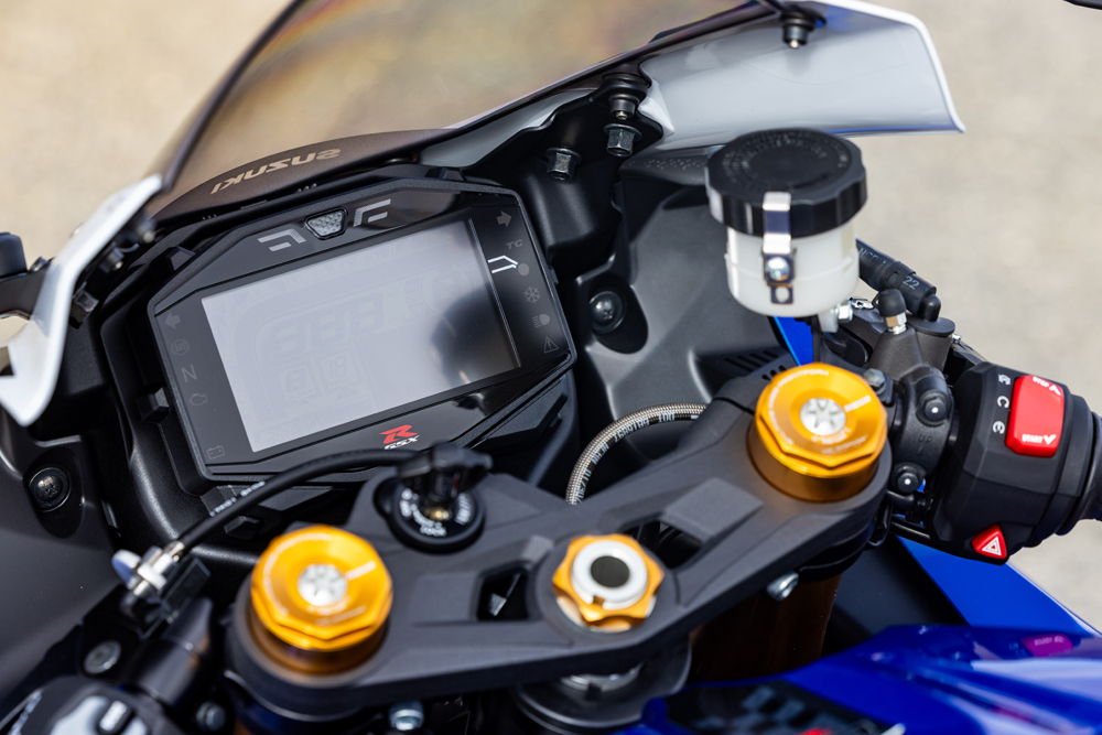 2027 Suzuki GSX-R1000RS cockpit 2027 Suzuki GSX-R1000RS cockpit